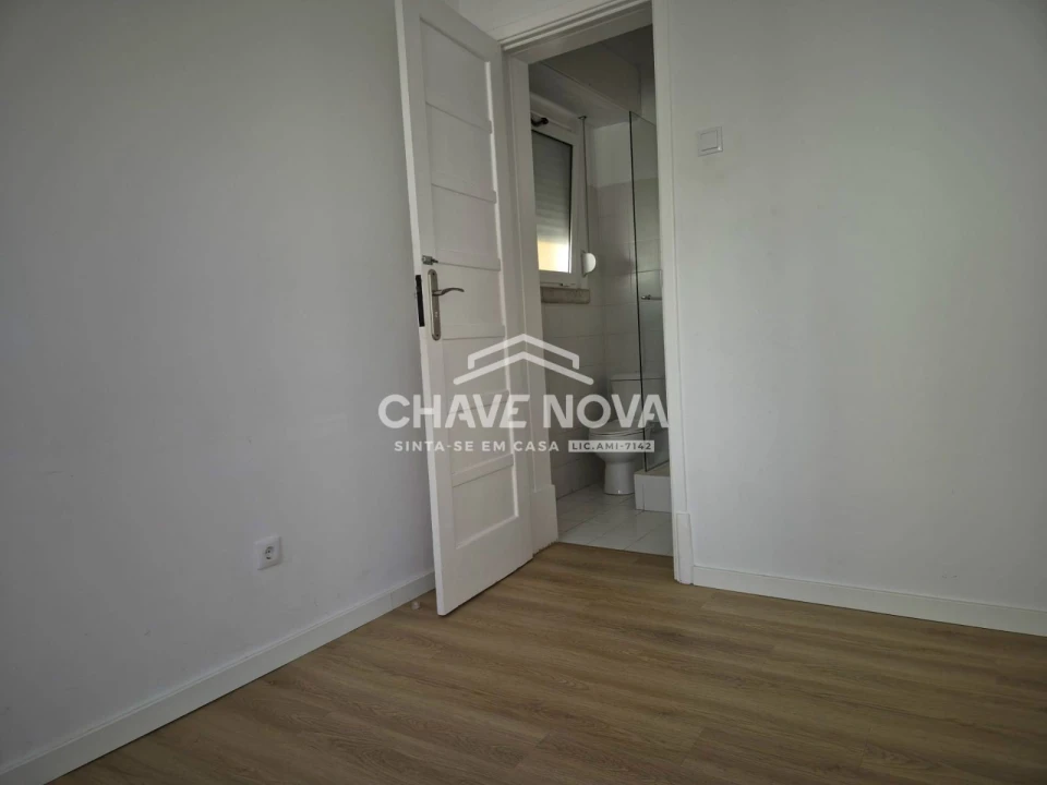 Apartamento T3 para Arrendamento em Avenidas Novas Foto 11
