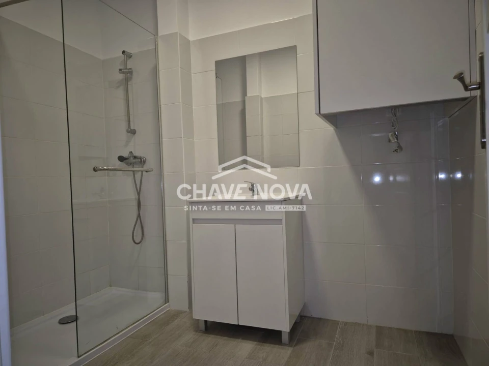 Apartamento T3 para Arrendamento em Avenidas Novas Foto 16