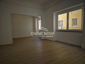 Apartamento T3 para Arrendamento em Avenidas Novas