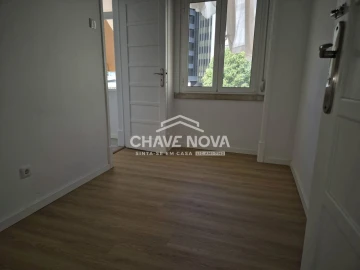 Apartamento T3 para Arrendamento em Avenidas Novas