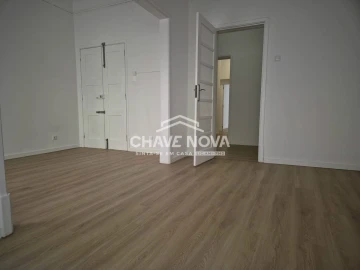 Apartamento T3 para Arrendamento em Avenidas Novas