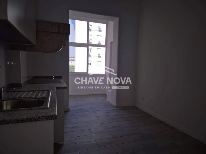 Apartamento T3 para Arrendamento em Avenidas Novas Foto 5