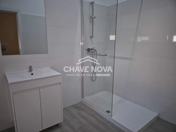 Apartamento T3 para Arrendamento em Avenidas Novas Foto 9
