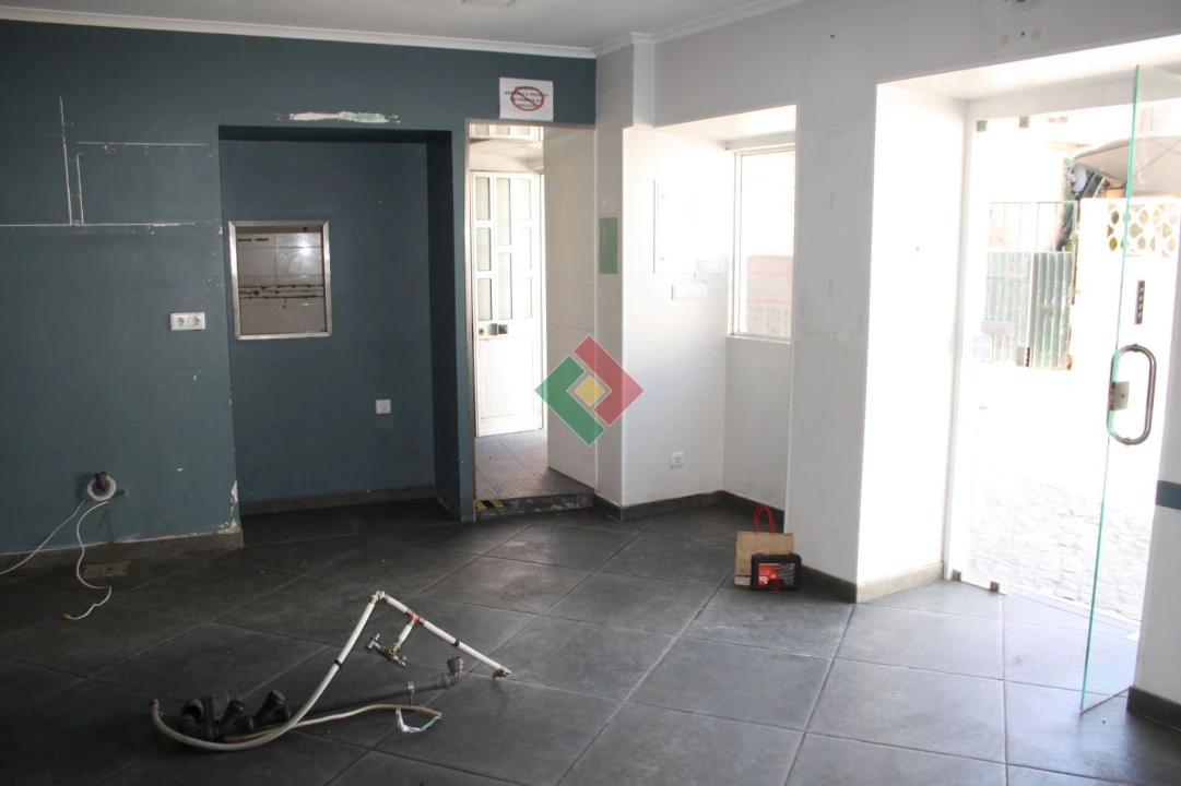 Prédio para Venda em Camarate, Unhos e Apelação Foto 3