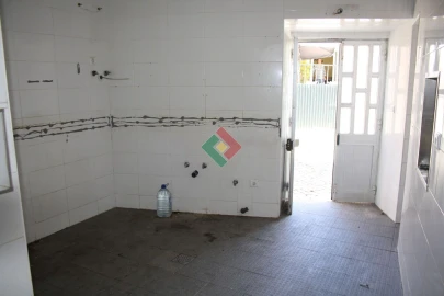 Prédio para Venda em Camarate, Unhos e Apelação