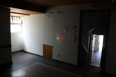 Prédio para Venda em Camarate, Unhos e Apelação