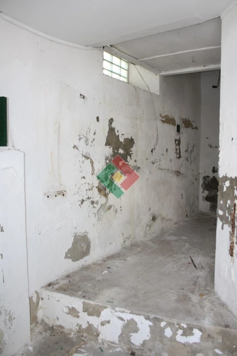 Prédio para Venda em Camarate, Unhos e Apelação