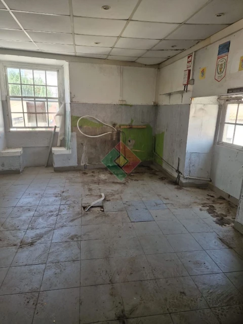 Prédio para Venda em Camarate, Unhos e Apelação