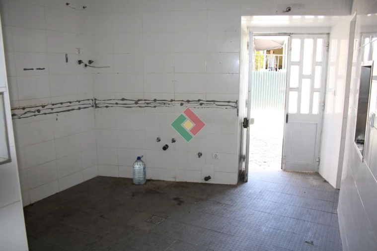 Prédio para Venda em Camarate, Unhos e Apelação Foto 4