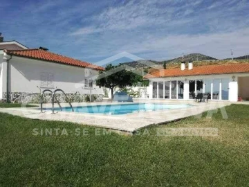 Quinta T4 para Venda em Lamas de Orelhão