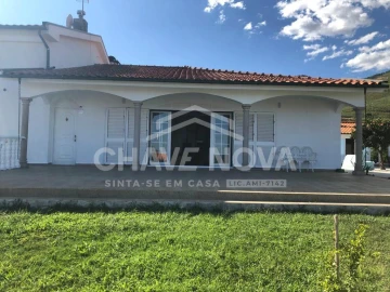 Quinta T4 para Venda em Lamas de Orelhão