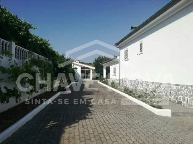 Quinta T4 para Venda em Lamas de Orelhão Foto 8