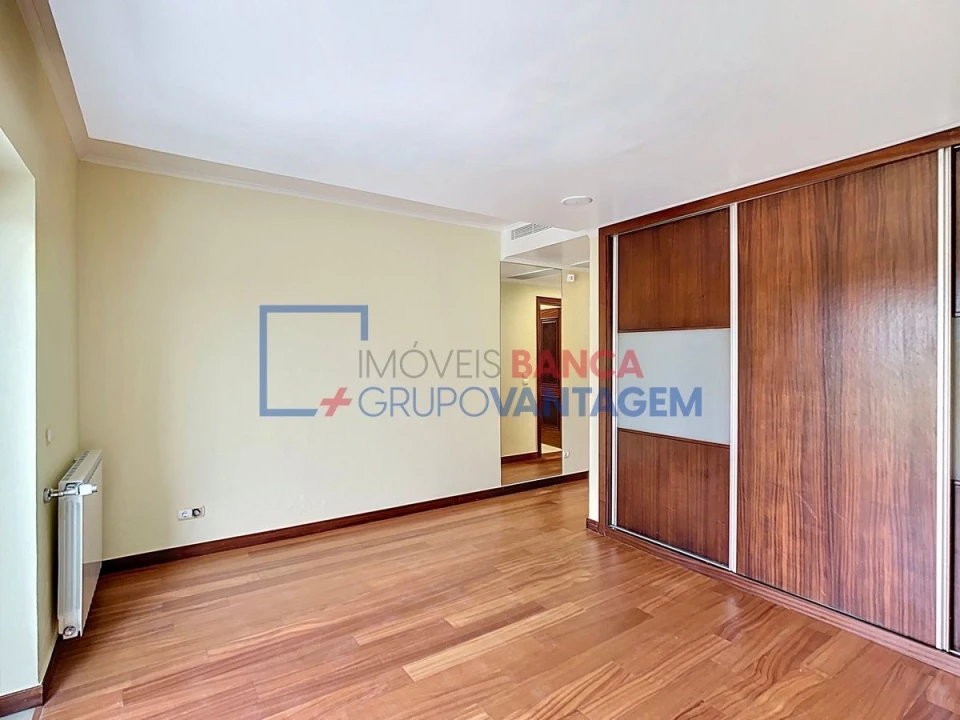 Moradia T6 para Venda em Queluz e Belas Foto 13