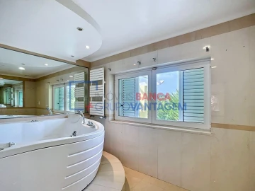 Moradia T6 para Venda em Queluz e Belas