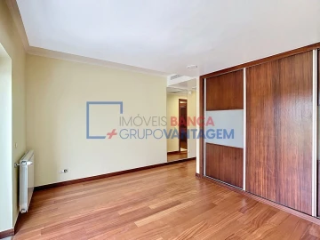 Moradia T6 para Venda em Queluz e Belas