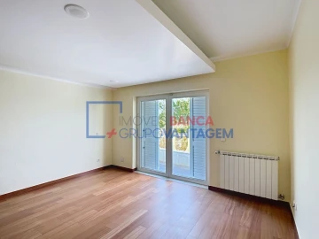 Moradia T6 para Venda em Queluz e Belas