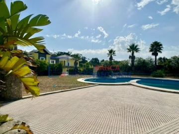 Moradia T6 para Venda em Queluz e Belas