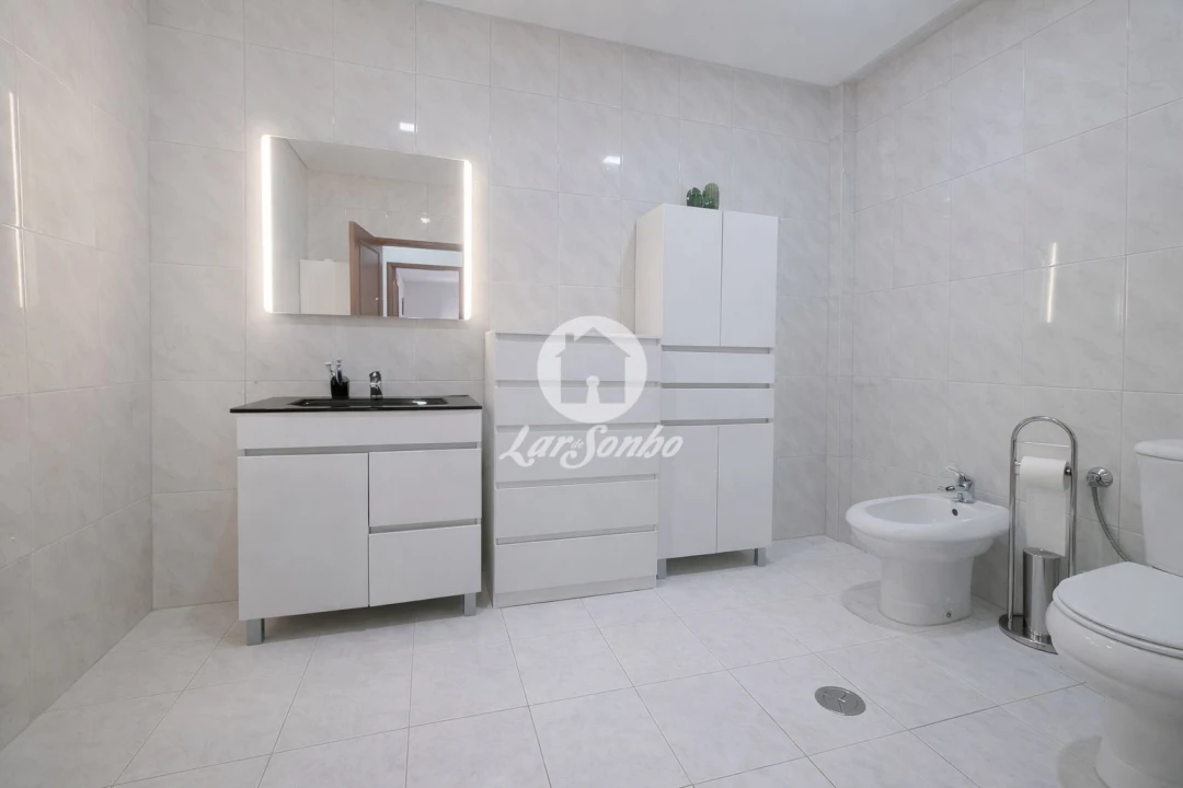 Apartamento T3 para Venda em Arcozelo Foto 20