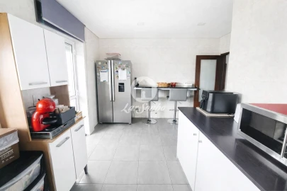 Apartamento T3 para Venda em Arcozelo
