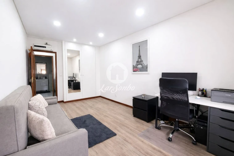 Apartamento T3 para Venda em Arcozelo Foto 24