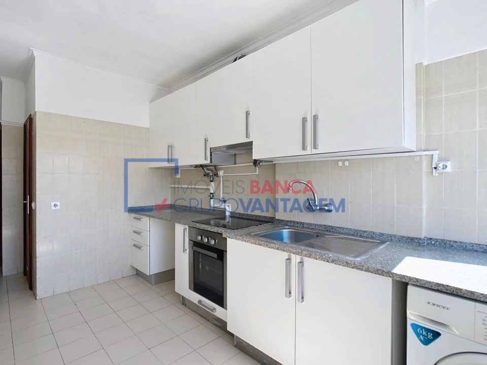 Apartamento T2 para Venda em Queluz e Belas Foto 16