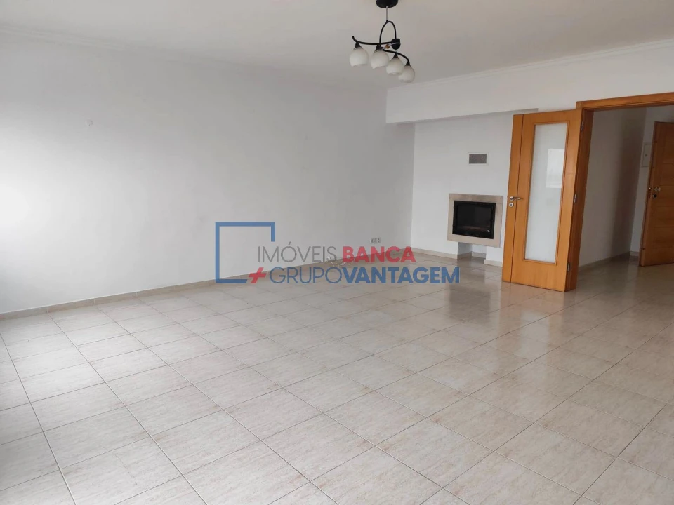 Apartamento T2 para Venda em Azambuja Foto 4