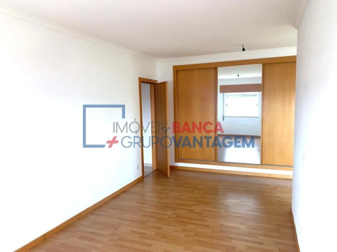 Apartamento T2 para Venda em Azambuja Foto 17