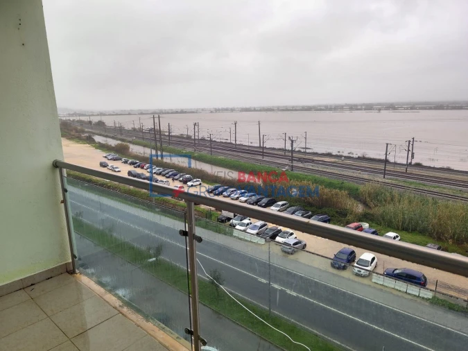 Apartamento T2 para Venda em Azambuja Foto 6