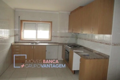 Apartamento T3 para Venda em O. Azeméis, Riba-Ul, Ul, Macinhata Seixa, Madail