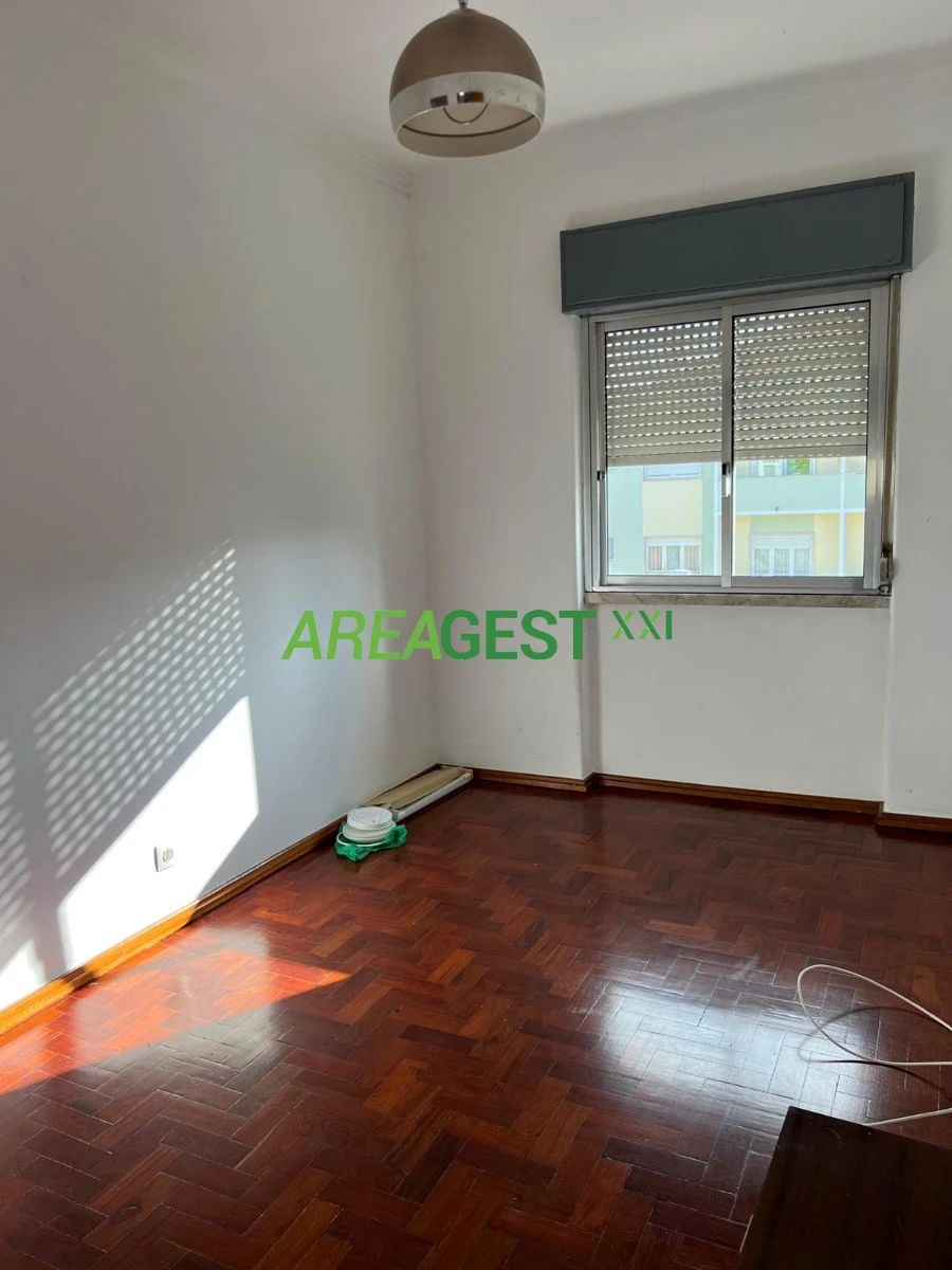 Apartamento T2 para Venda em Falagueira-Venda Nova Foto 4