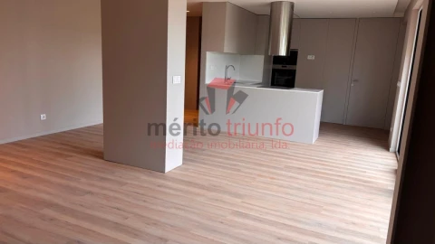 Apartamento T3 para Venda em Vila Nova de Famalicão e Calendário