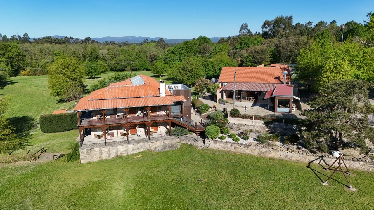 Moradia T12 para Venda em Cerdal Foto 1