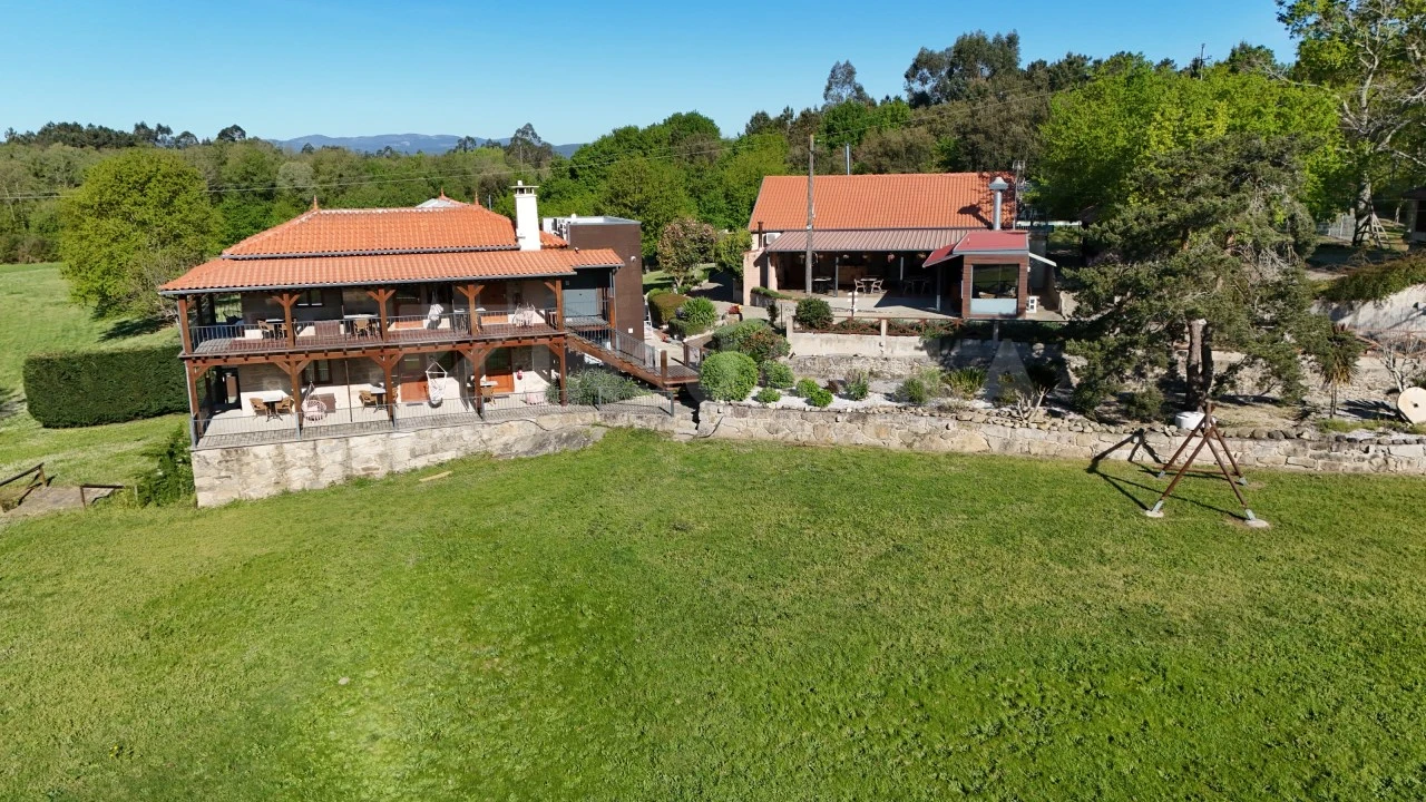 Moradia T12 para Venda em Cerdal Foto 2