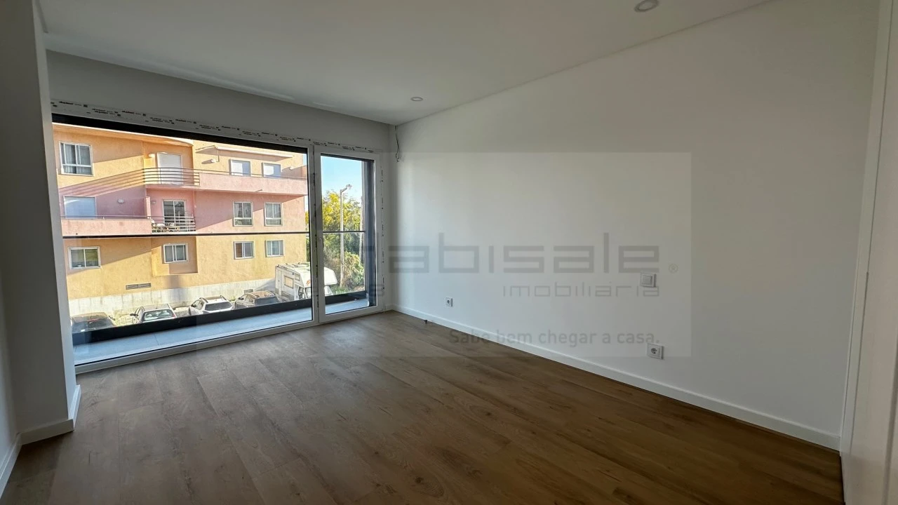 Apartamento T3 para Venda em Charneca de Caparica e Sobreda Foto 29