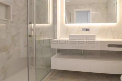 Apartamento T3 para Venda em Charneca de Caparica e Sobreda