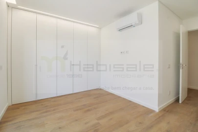 Apartamento T3 para Venda em Charneca de Caparica e Sobreda