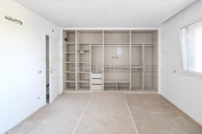 Apartamento T3 para Venda em Charneca de Caparica e Sobreda