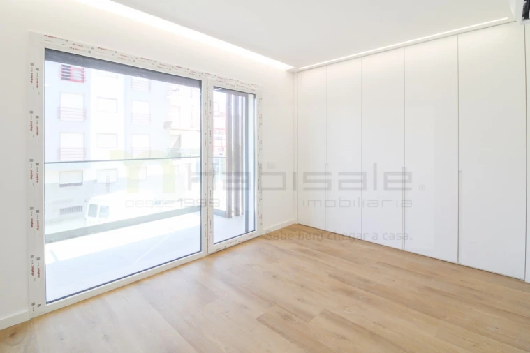 Apartamento T3 para Venda em Charneca de Caparica e Sobreda Foto 2