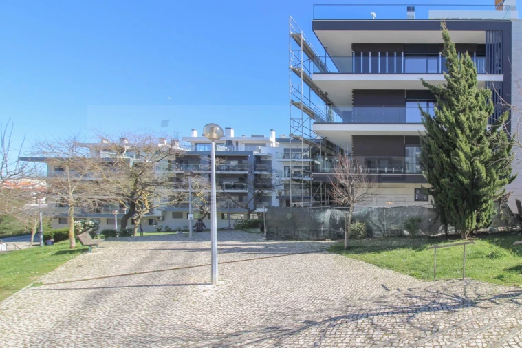 Apartamento T3 para Venda em Charneca de Caparica e Sobreda Foto 23