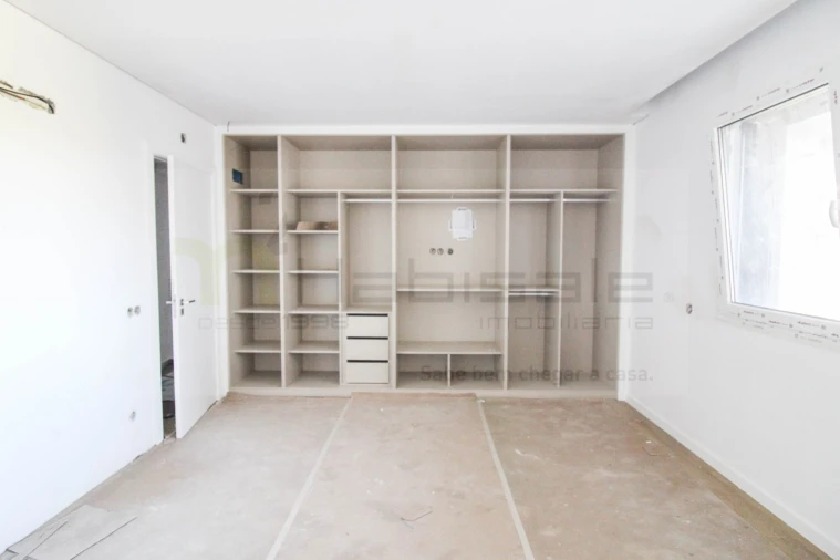 Apartamento T3 para Venda em Charneca de Caparica e Sobreda Foto 28