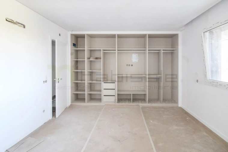 Apartamento T3 para Venda em Charneca de Caparica e Sobreda Foto 30