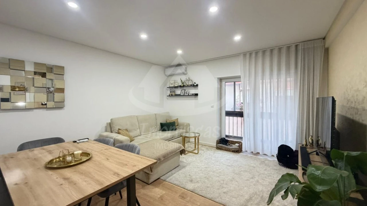 Apartamento T2 para Venda em Póvoa de Santa Iria e Forte da Casa Foto 1