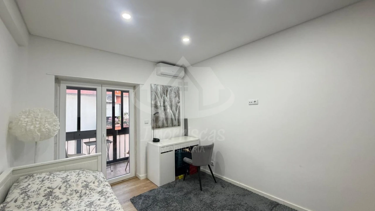 Apartamento T2 para Venda em Póvoa de Santa Iria e Forte da Casa Foto 23