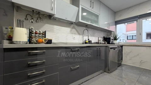 Apartamento T2 para Venda em Póvoa de Santa Iria e Forte da Casa