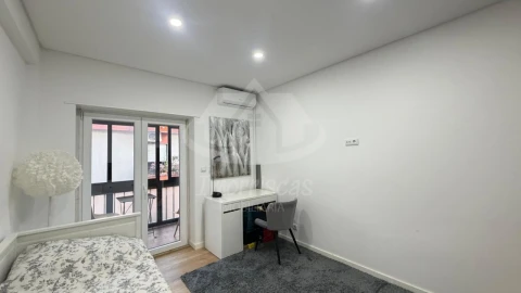 Apartamento T2 para Venda em Póvoa de Santa Iria e Forte da Casa