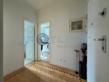 Apartamento T2 para Arrendamento em Alvalade