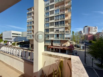 Apartamento T2 para Arrendamento em Alvalade