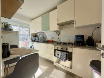 Apartamento T2 para Arrendamento em Alvalade
