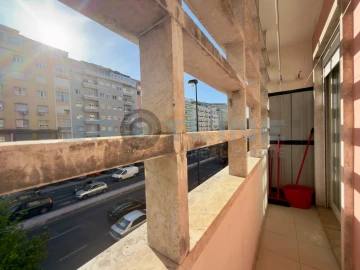 Apartamento T2 para Arrendamento em Alvalade