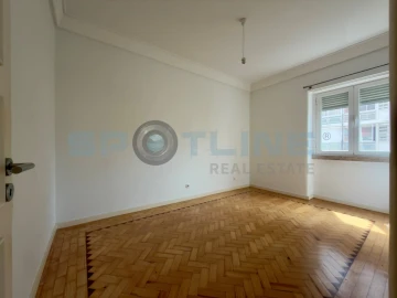 Apartamento T2 para Arrendamento em Alvalade